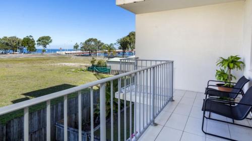 Stylish Unit With Water Views