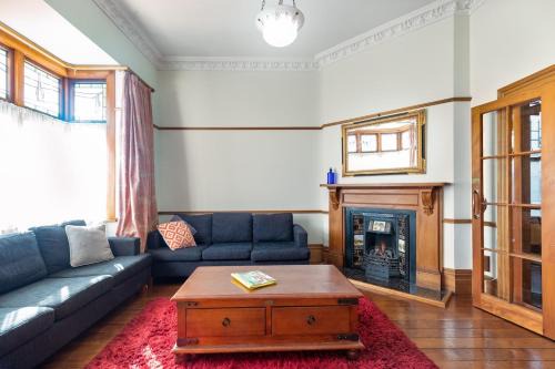 Stylish Victorian Home Near Walk to Beach & Te Papa