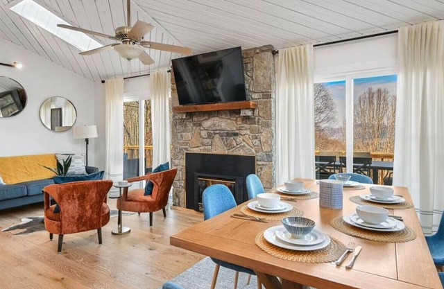 Asheville Area Home w/ Mountain Views & Hot Tub!