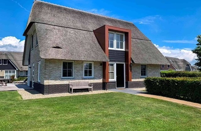 Villa junto a Tjeukemeer con sauna
