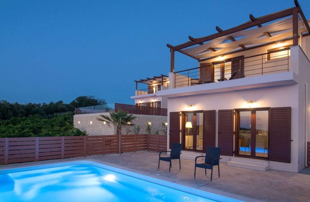 Stylish Villa Liatiko. Heated pool. Amazing views