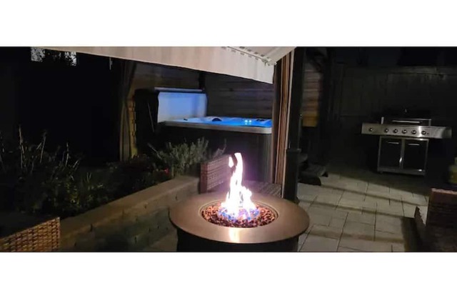 Stylish with outdoor jacuzzi, foosball & comfort