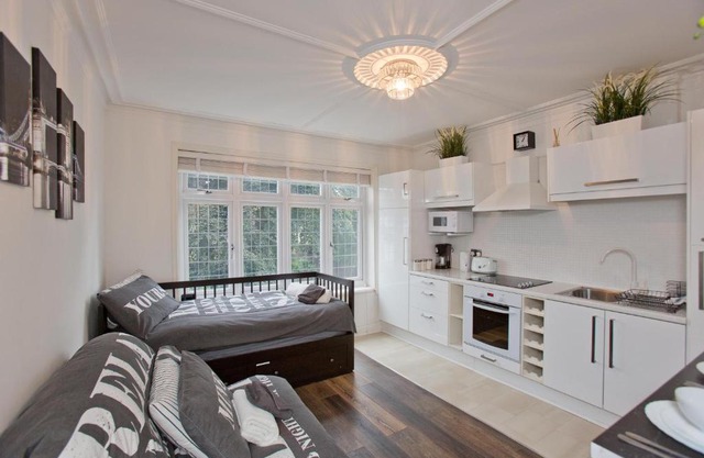 Stylist Studio 17 minutes to City