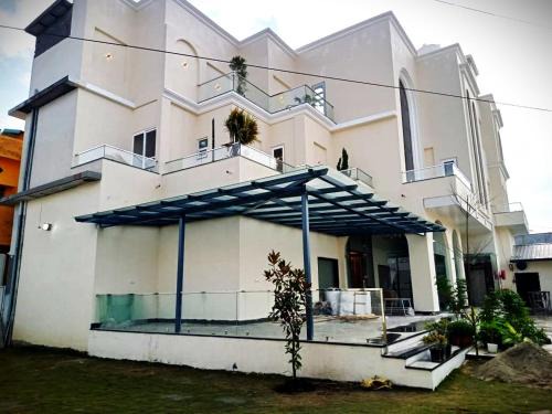 SU CASA Banquets & Hotel