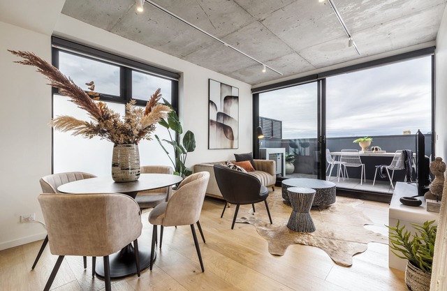 Suave Condo in Trendy Prahran~Steps to Greville St