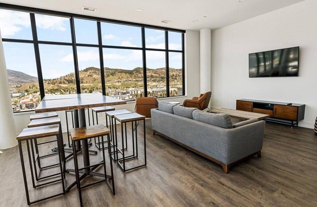 Sub-Penthouse Downtown at the Brooklyn #2302