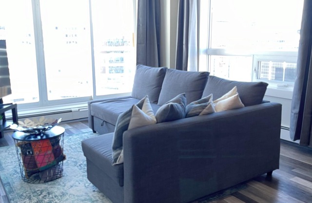 Suite Sub Penthouse con vista a los terrenos de la legislatura en Beautiful Edmonton.