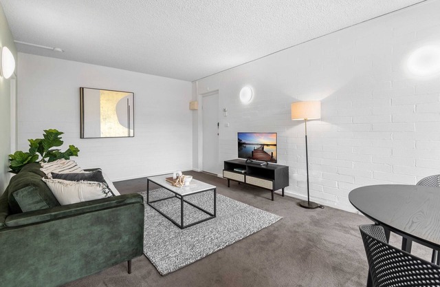 Sublime 1-Bed Apartment by Royal Park