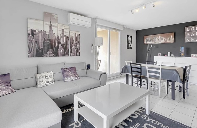 Sublime 64m² with 2 BALCONIES for 6 in Toulouse