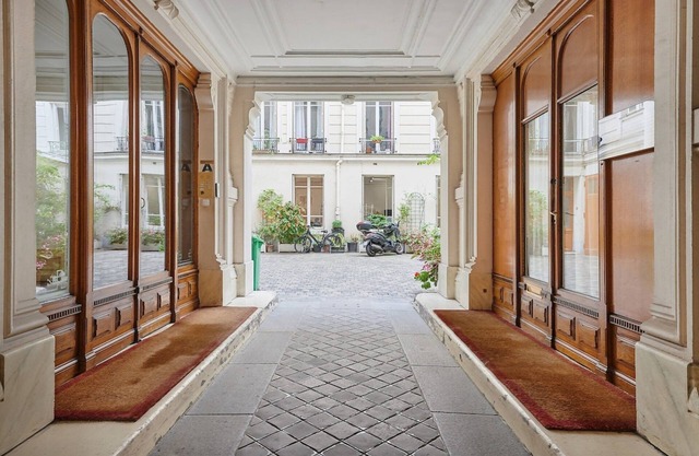 Sublime Apartment in the Center of Paris
