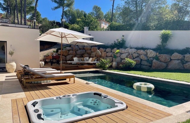 Sublime architect-designed villa with pool & spa 15 min from Montpellier