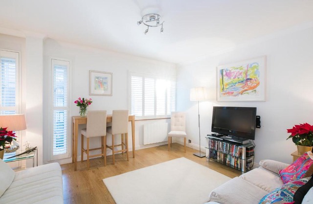 Sublime flat with Thames view
