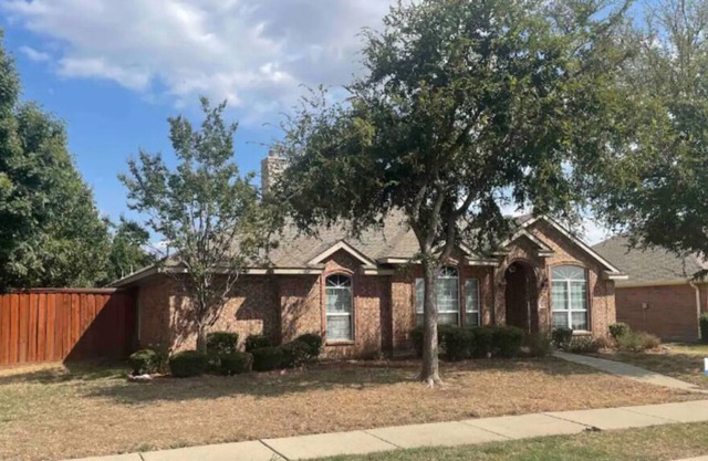 Suburban Home Cozy & Convenient!