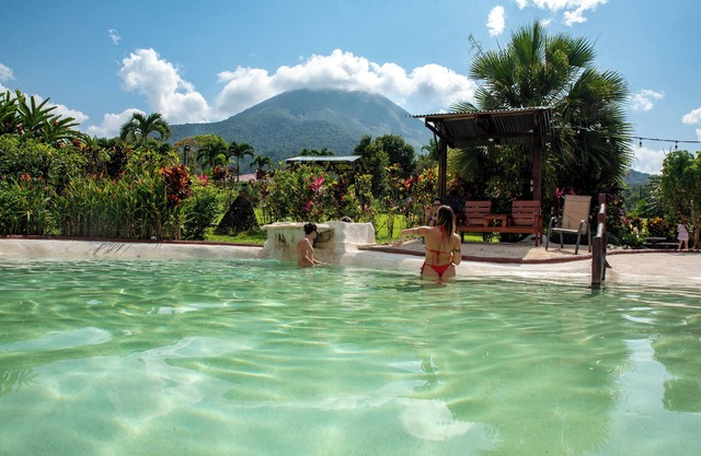 Sueno Dorado Hot Springs Hotel