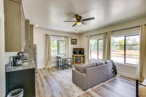 Sugar Creek Apartment on Cub River Shared Yard!