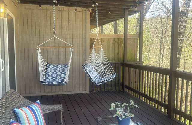 Sugar Creek Treehouse - 0.25 mi to Trails, Golf