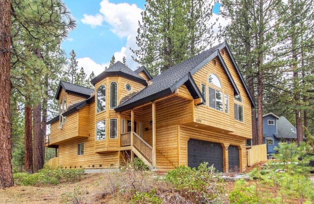 Sugar Pine - Amplio, excelente ubicación, bañera de hidromasaje, patio grande, 4BD / 2. 5BA