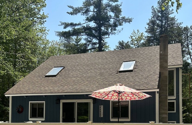 Sugar Shack at Ossipee Lake! Sleeps 8 comfortably! Short distance to the beach!