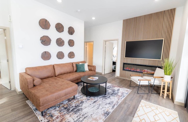 Suite 01 Downtown Palmer