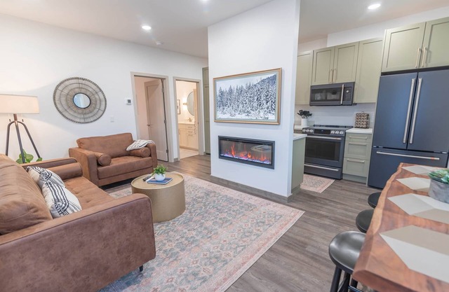 Suite 02 Downtown Palmer