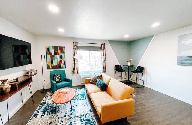 Suite #1 Modern One Bedroom in Midtown, OKC!