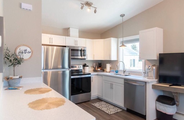 Suite 10 Downtown Palmer