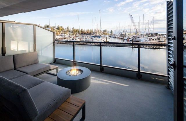 Suite 105 - One-Bedroom Oceanview King Suite | Pet Friendly