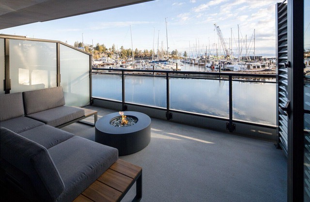 Suite 106 - One-Bedroom Oceanview Queen Suite | Pet Friendly