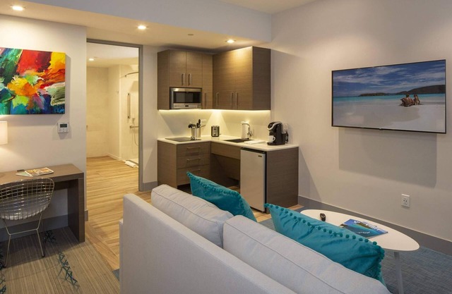 Suite 12