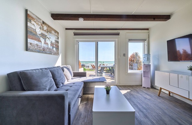 Suite 202: Beautiful 3-Bedroom Beachfront Townhouse