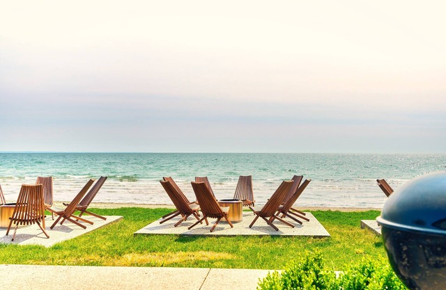 Suite 204: Beautiful 3-Bedroom Beachfront Townhouse
