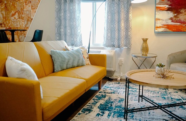 Suite #5 Modern One Bed w/Balcony in Midtown!