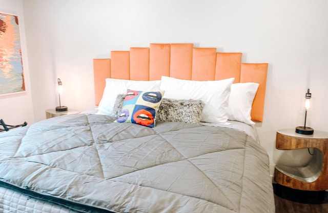 Suite #8 Modern One Bed w/Balcony in Midtown!
