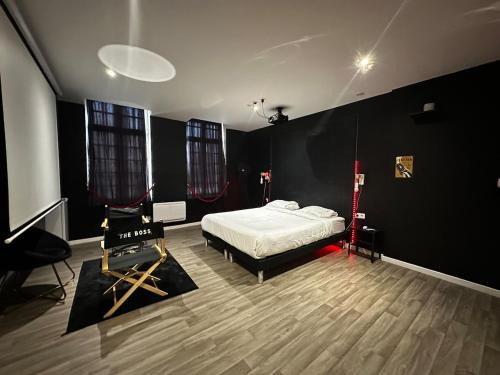 Suite Cinéma #5#- Jacuzzi & projecteur-self check-in