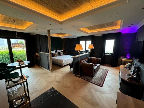 Suite Deluxe by KN