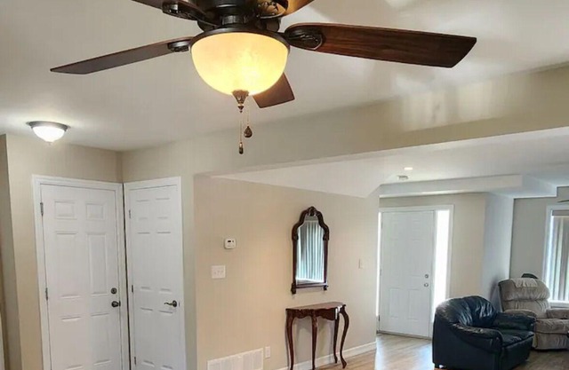 SUITE FOR COUPLE OR FAMILY HOME AWAY FROM HOME. CLOSE TO CITY, LAKE AND PARK