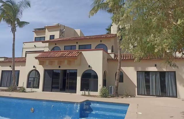Suite Hab. 6, Campo de Golf, En Zona de Hotelería, Playa, Barra & Balcón privado