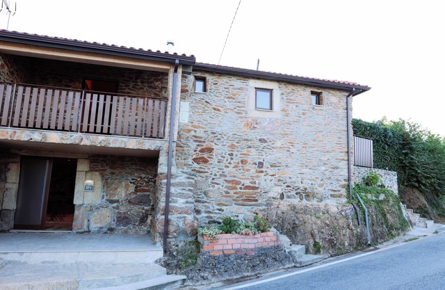 SUITE IN RUSTIC HOUSE WITH STUNNING VIEWS