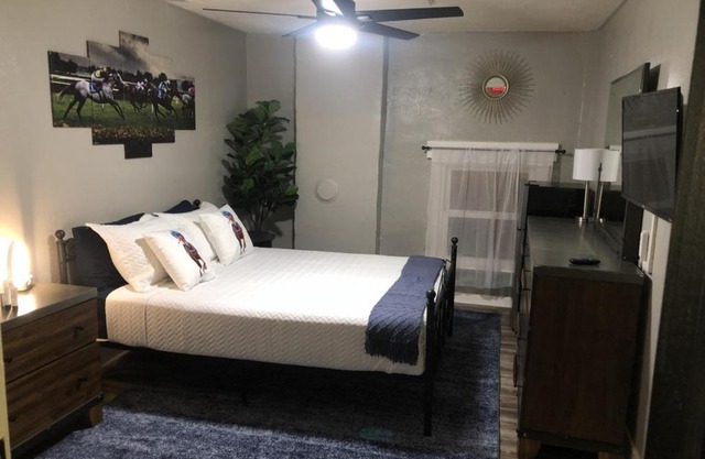 Suite near downtown Louisville, KY - Suite XI