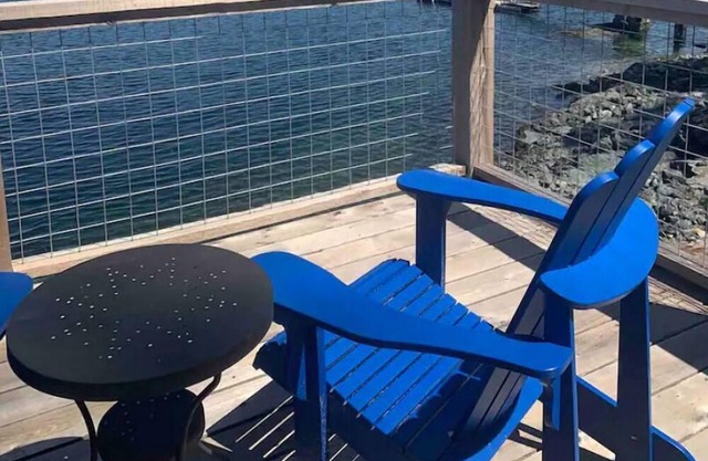Suite perched over the ocean with Views of Jervis Inlet and Coastal Mountains