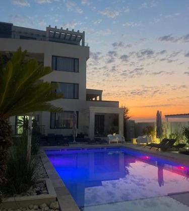 Suite Pool Golful Francez