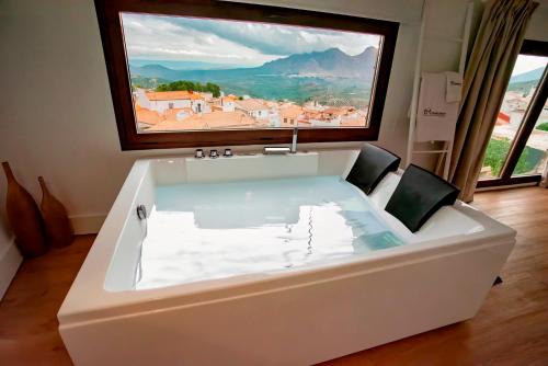 Suite romántica con yacuzzi privado en Mágina