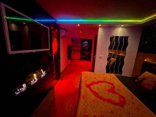 Suite romantique SPICY LOVE - proche Nice et Cannes - Jacuzzi privatif - French Riviera - luxe