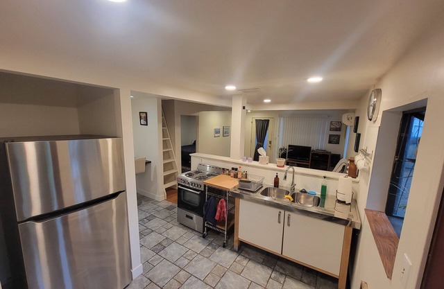 Suite Sounds of Seattle, close to parks, shopping, and restaurants