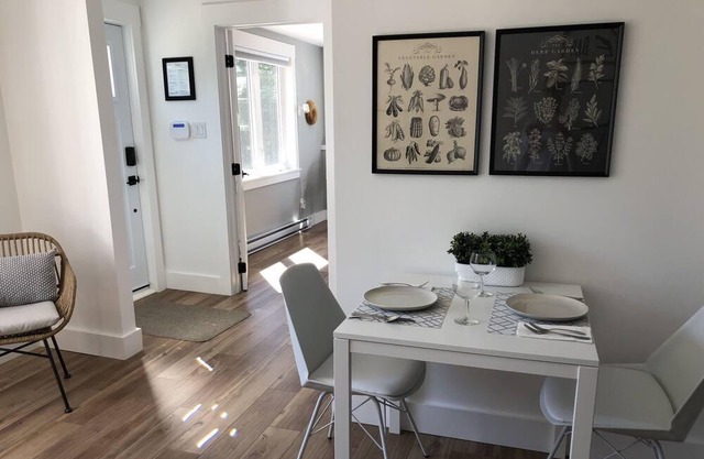 Suite Spot - 1 Bedroom Luxury Apartment - Newly Renovated, Right in Mahone Bay!