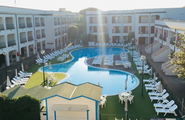 SUITE ADECUADA PARA FAMILIAS, vista a la piscina, 500 M DEL MAR