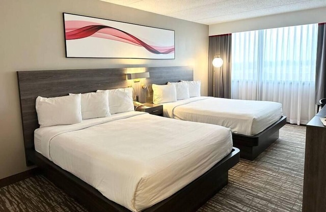 Suite w/ 2 beds & private bath