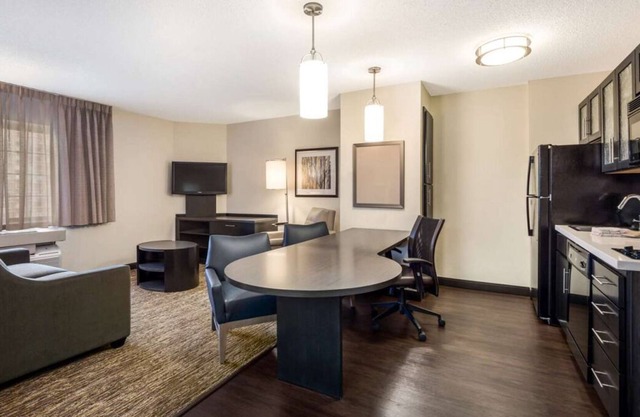 Suite with all the comforts of home, Outdoor pool and Pets allowed!