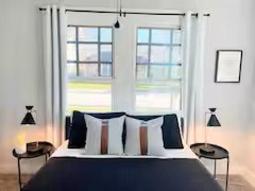 Suite with private access by The Pearl and downtown
