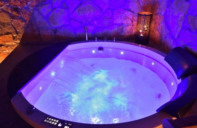 Suite with Private Spa ( Jacuzzi-Sauna-Hammam)